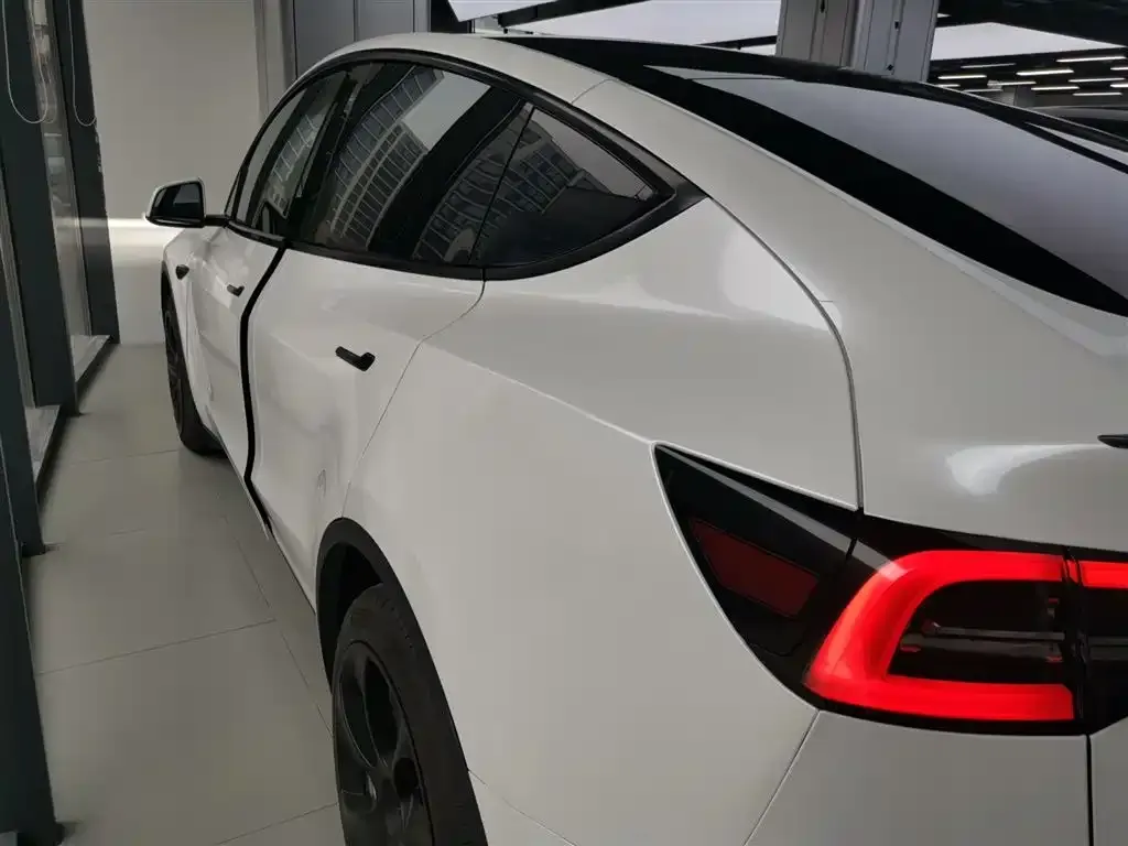 Tesla Model Y — фото 5