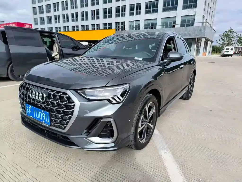 Audi Q3 — фото 1
