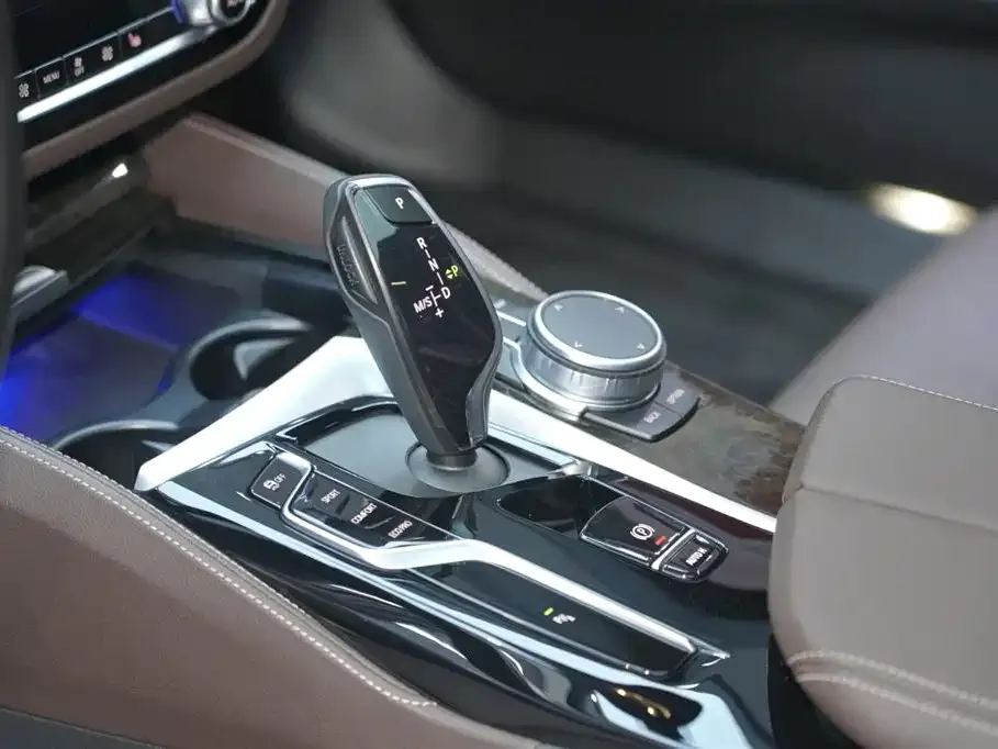 BMW 5 Series — фото 10