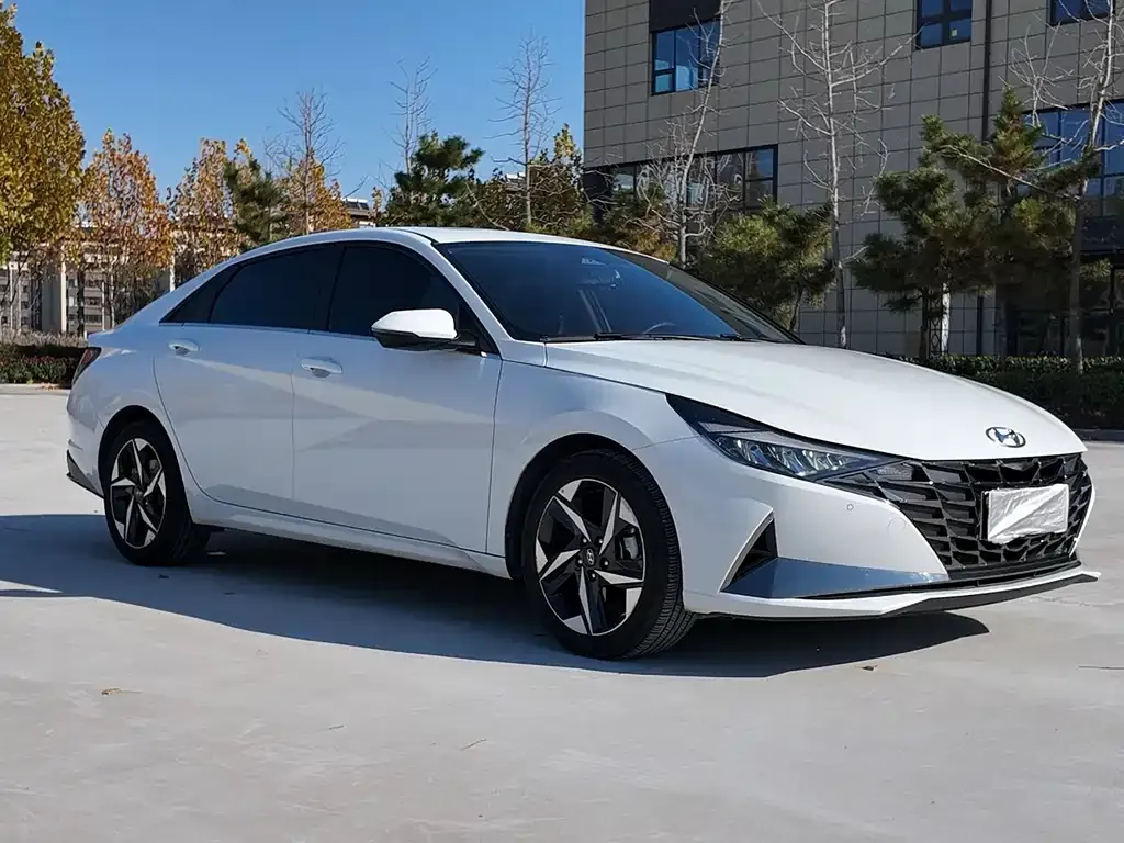 Hyundai Elantra — фото 3