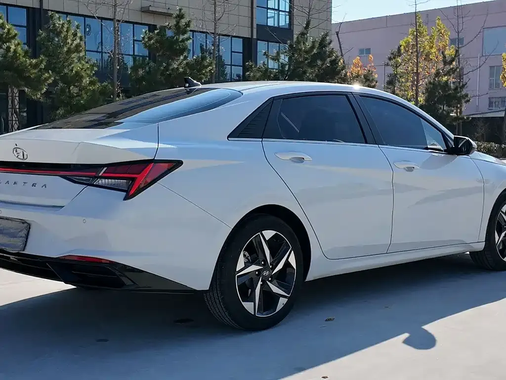 Hyundai Elantra — фото 4