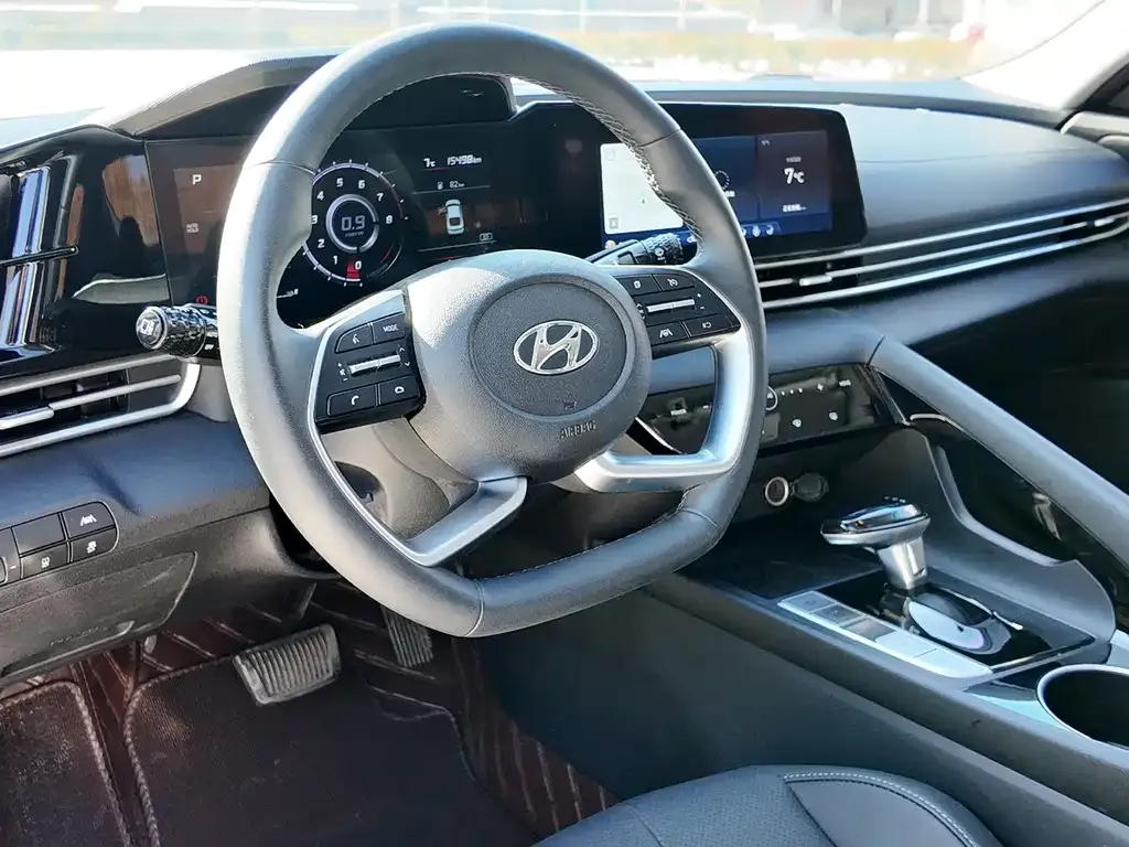 Hyundai Elantra — фото 7