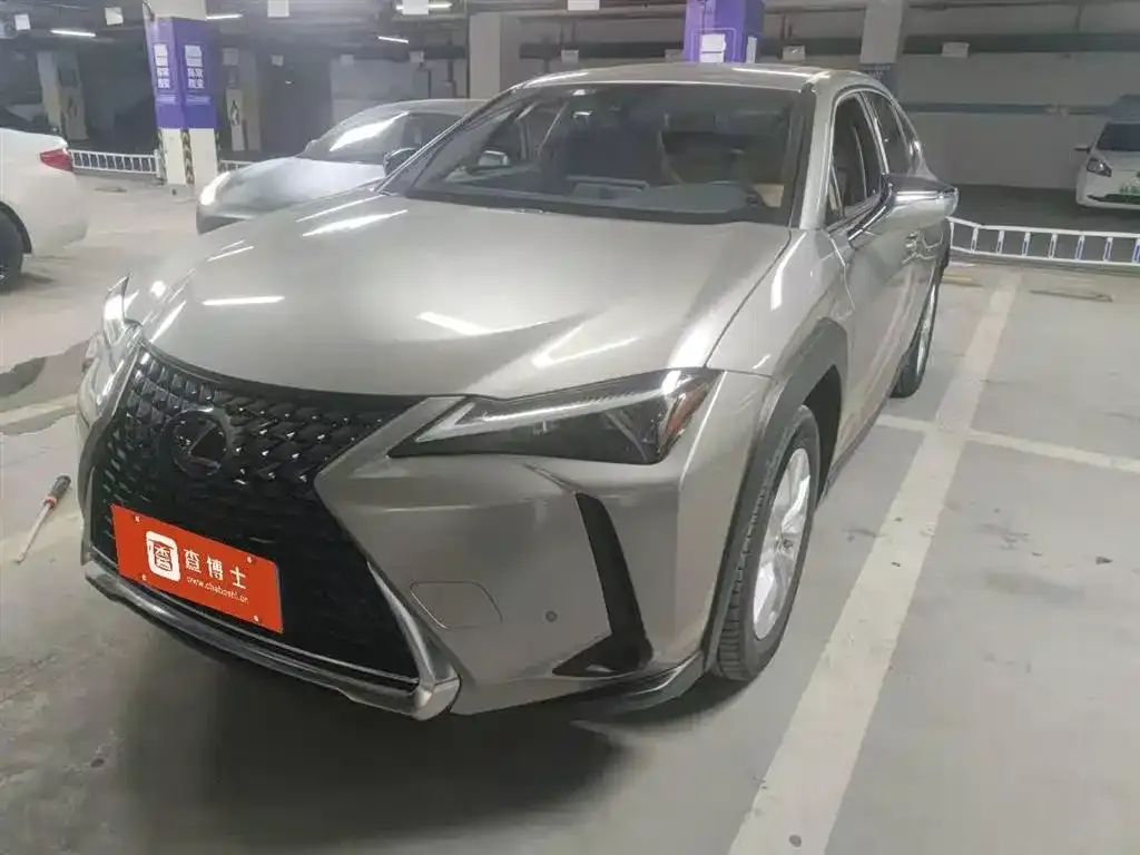 Lexus UX — фото 1