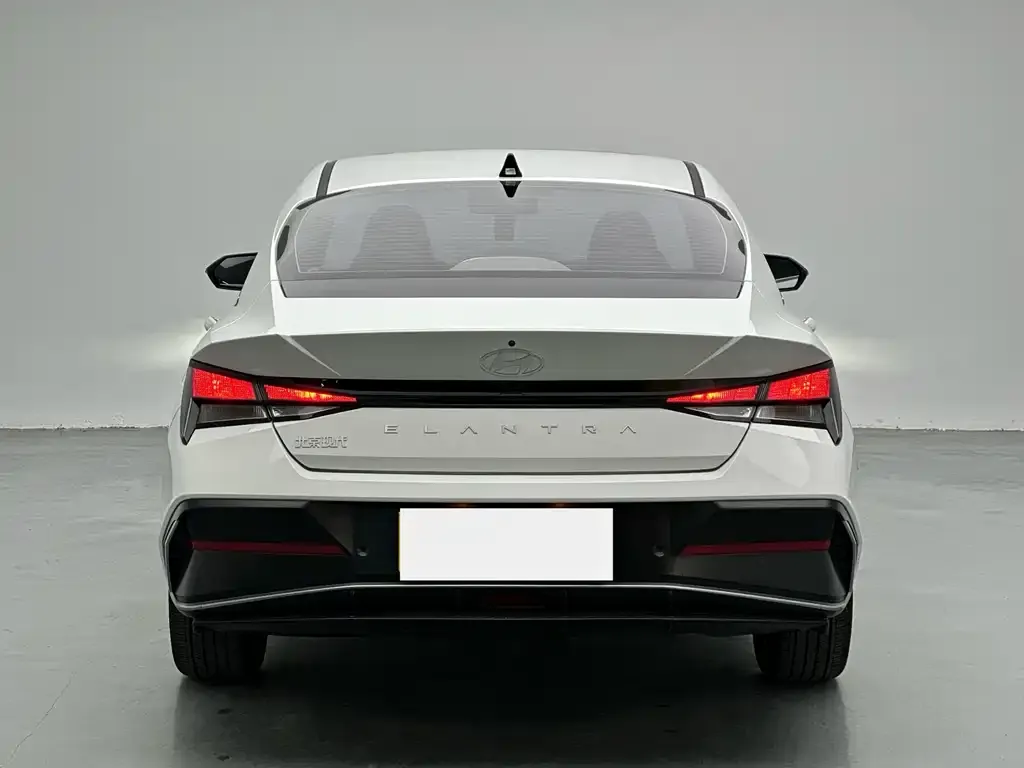 Hyundai Elantra — фото 5