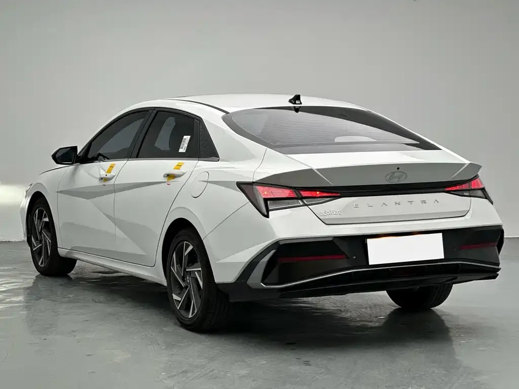 Hyundai Elantra — фото 6