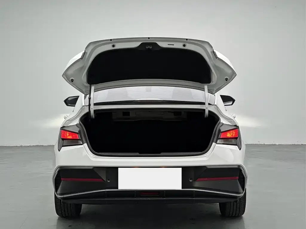 Hyundai Elantra — фото 7