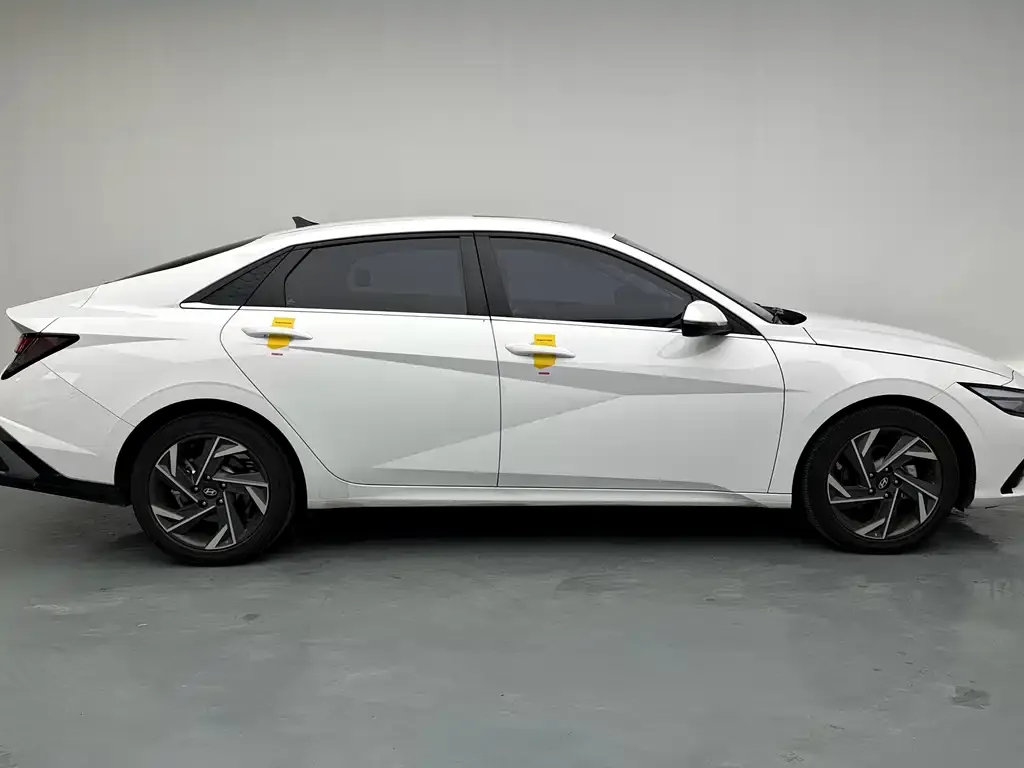 Hyundai Elantra — фото 8