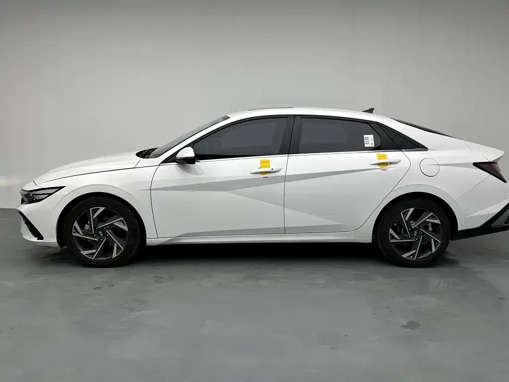 Hyundai Elantra — фото 9