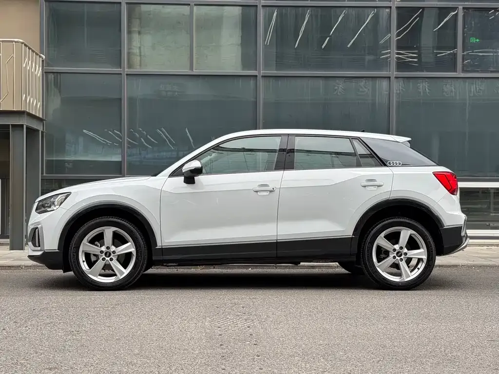 Audi Q2L — фото 3
