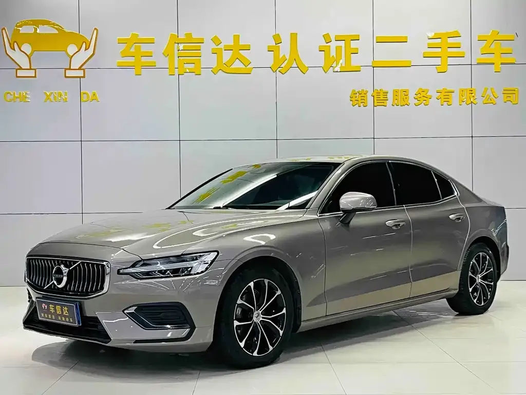Volvo S60 — фото 1