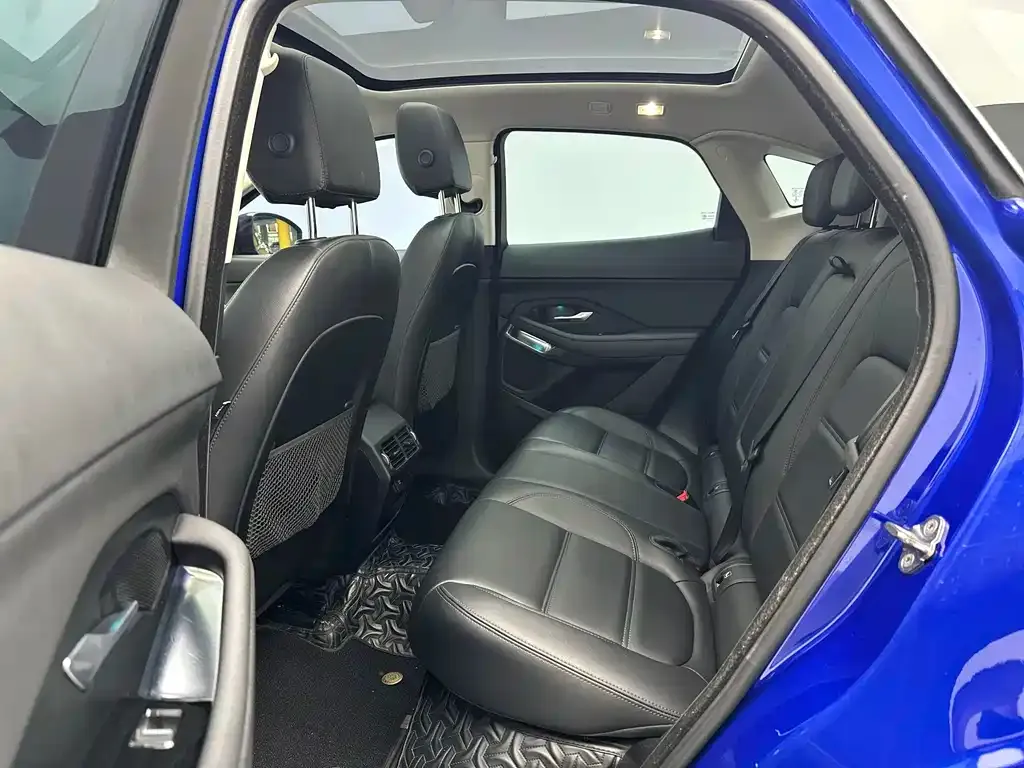 Jaguar E-PACE — фото 10