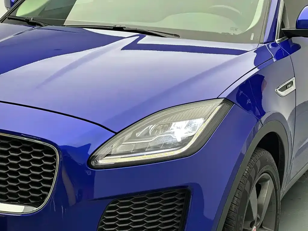 Jaguar E-PACE — фото 3