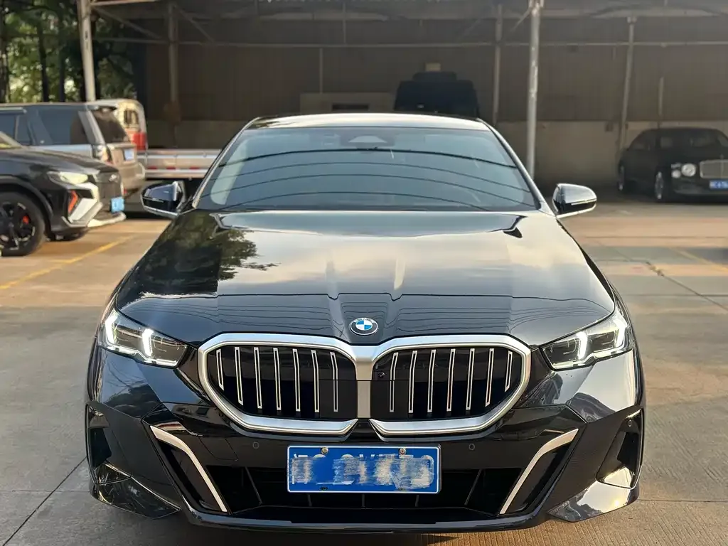 BMW 5 Series — фото 2