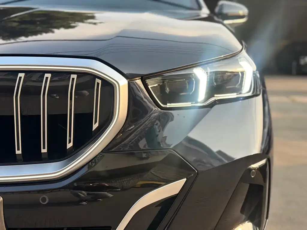 BMW 5 Series — фото 4