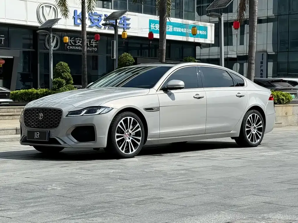 Jaguar XFL — фото 1