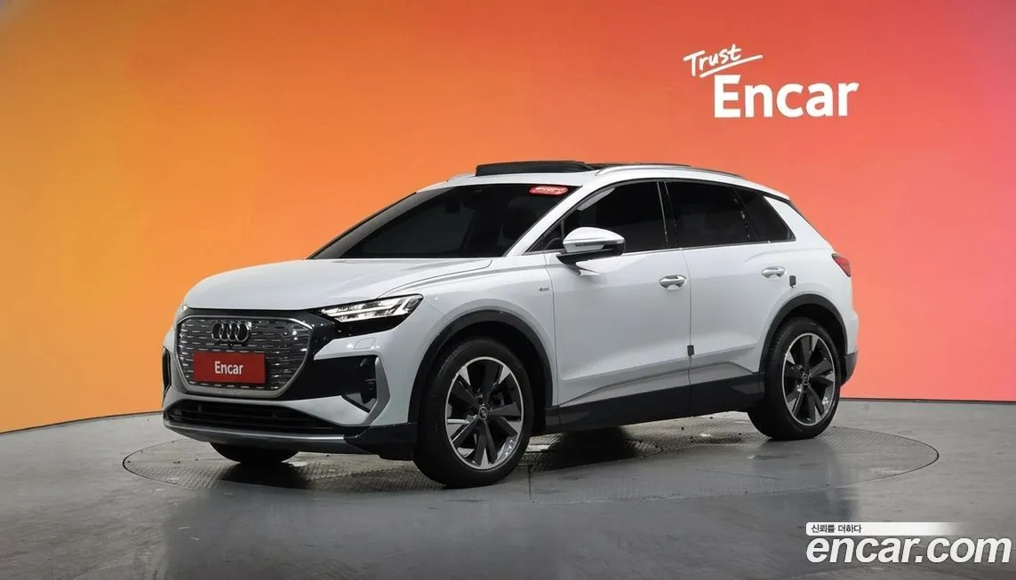 Audi Q4 e-tron — фото 1
