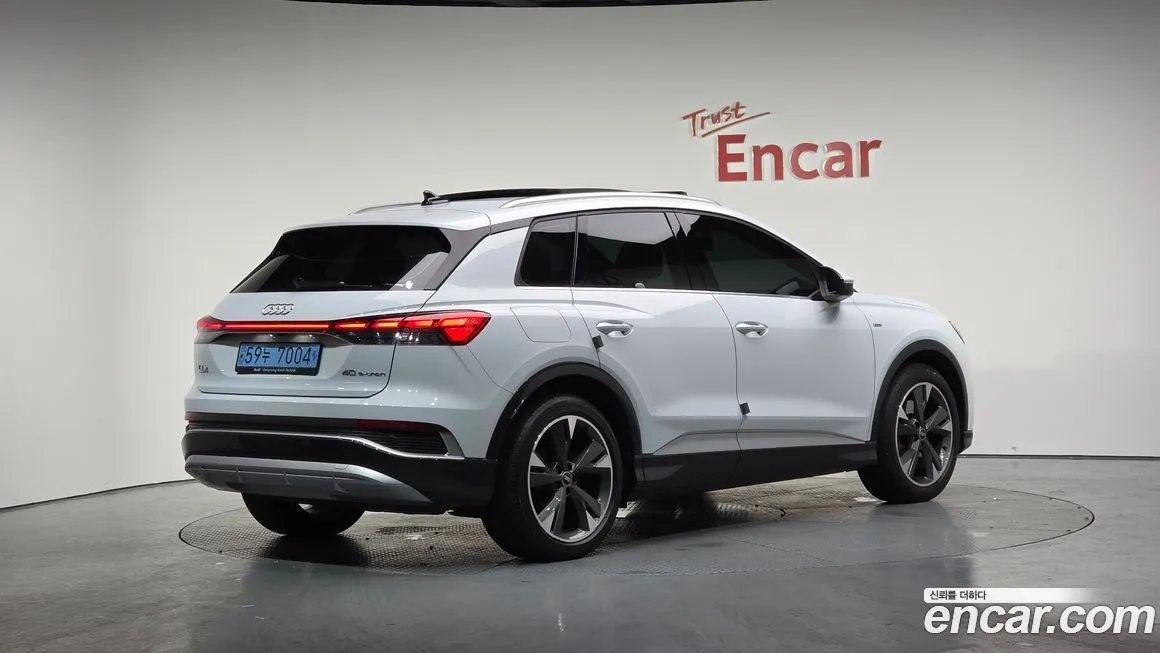 Audi Q4 e-tron — фото 2