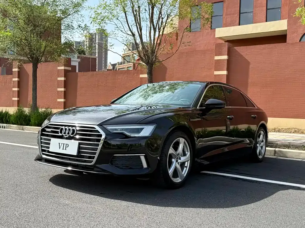 Audi A6L — фото 1