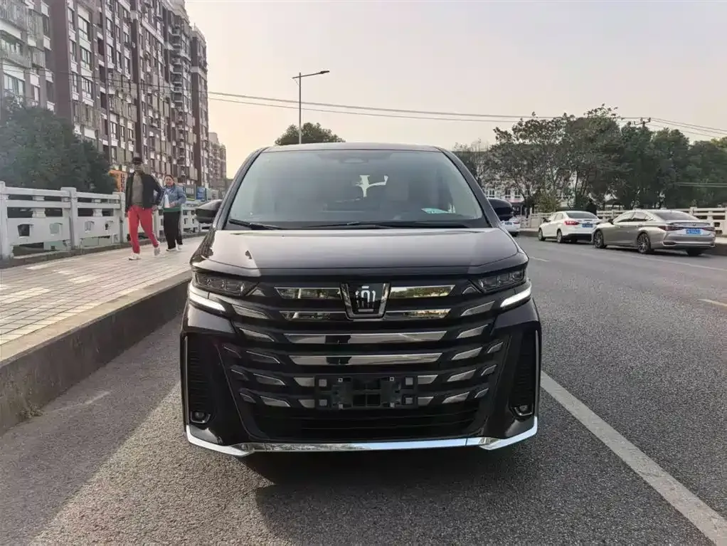 Toyota Vellfire — фото 2