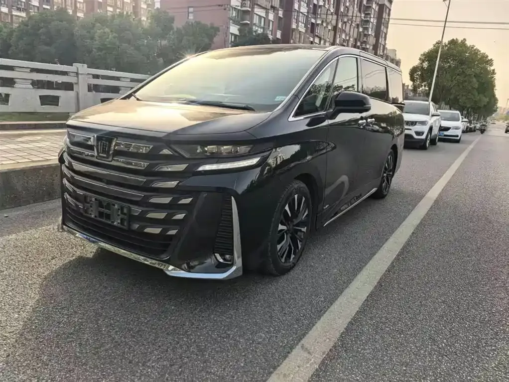 Toyota Vellfire — фото 3