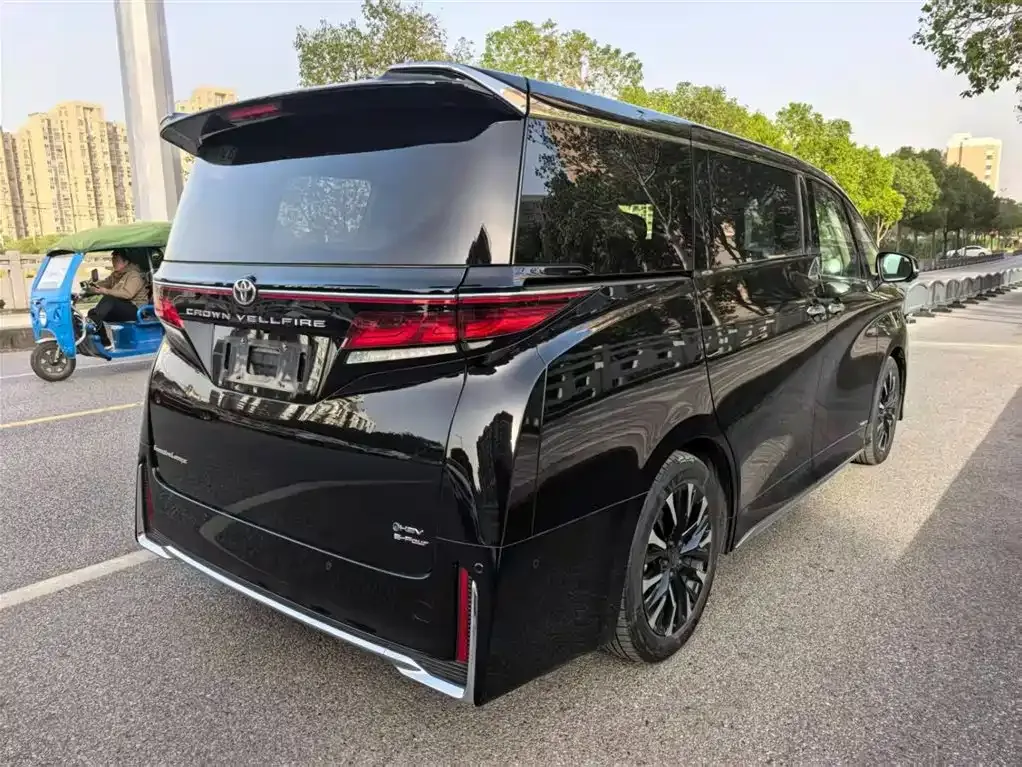 Toyota Vellfire — фото 4