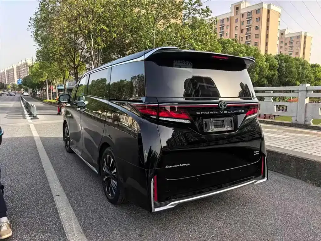 Toyota Vellfire — фото 6