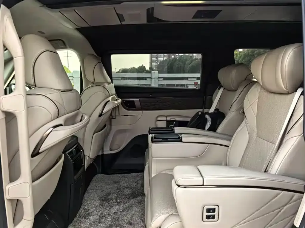 Toyota Vellfire — фото 8