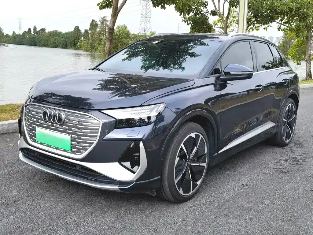Audi Q4 e-tron — фото 1