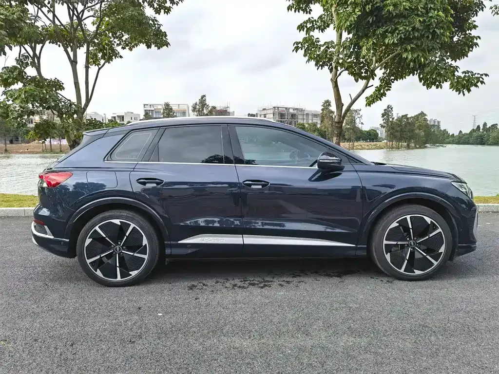 Audi Q4 e-tron — фото 10