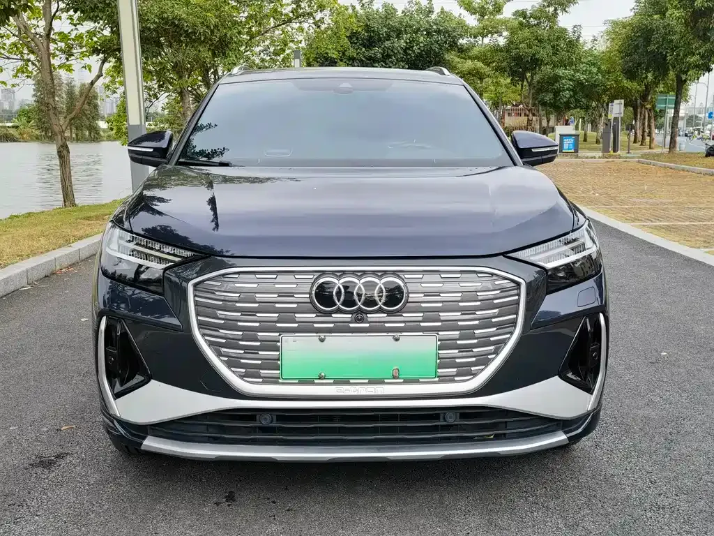 Audi Q4 e-tron — фото 2