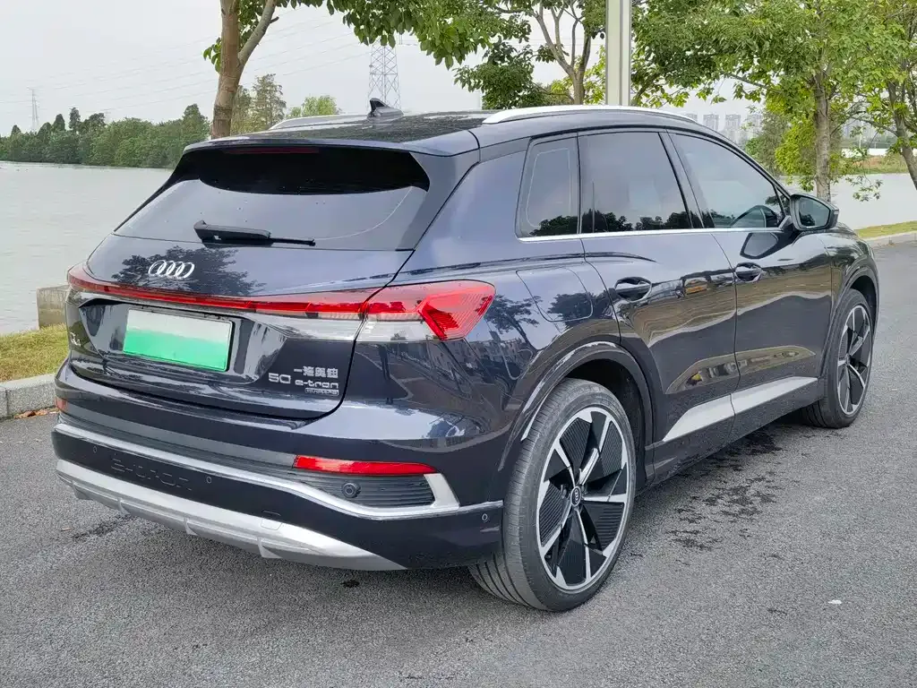 Audi Q4 e-tron — фото 4
