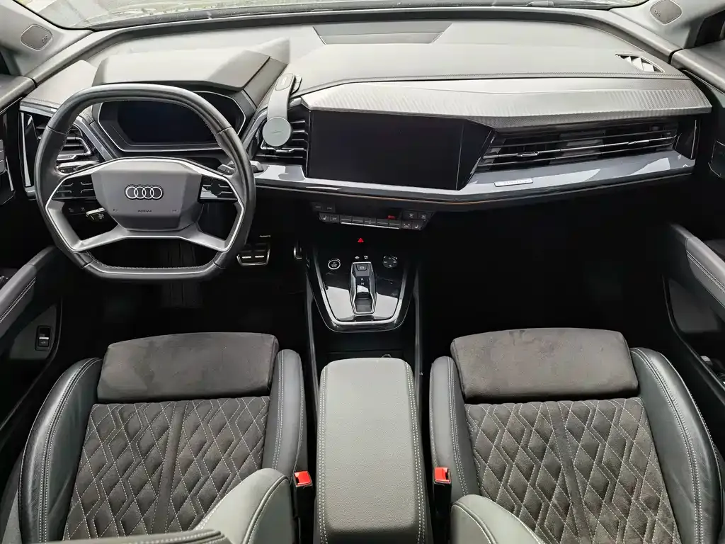 Audi Q4 e-tron — фото 8