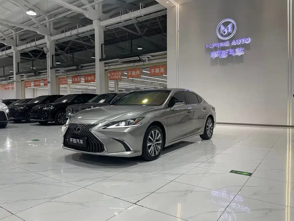 Lexus ES — фото 1