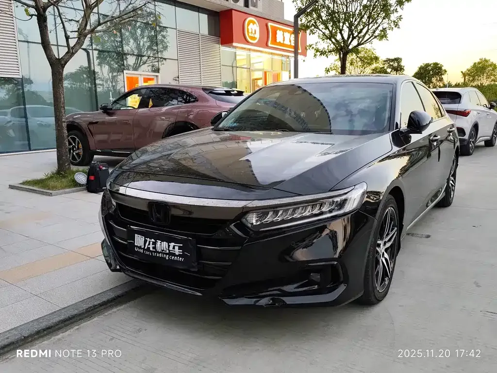 Honda Accord — фото 1