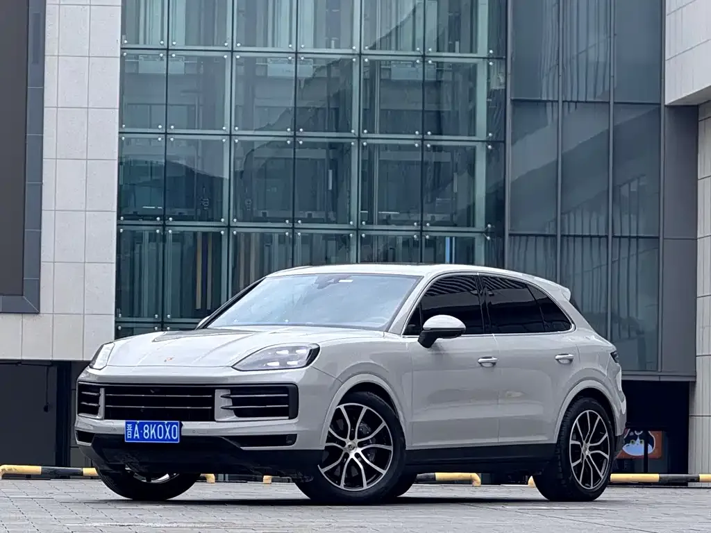 Porsche Cayenne — фото 1