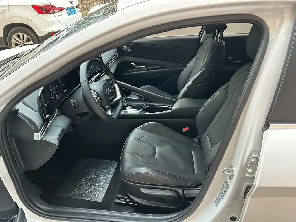 Hyundai Elantra — фото 10