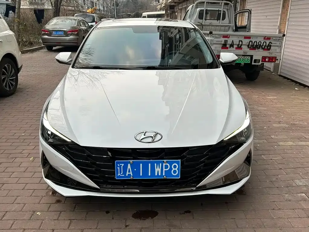 Hyundai Elantra — фото 2