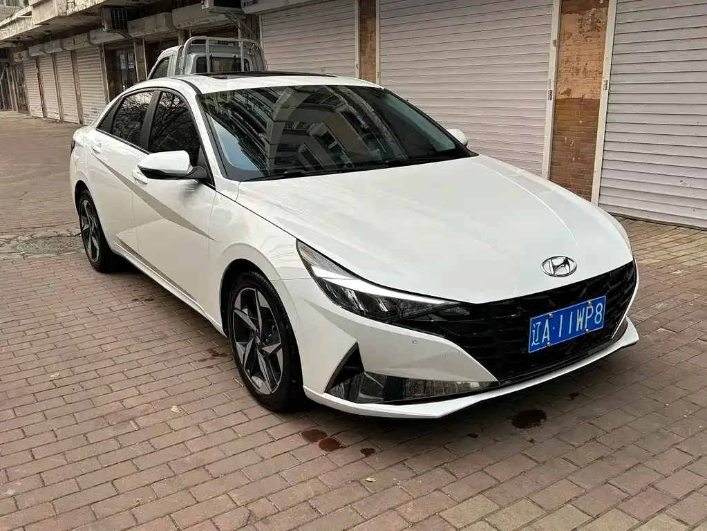 Hyundai Elantra — фото 3