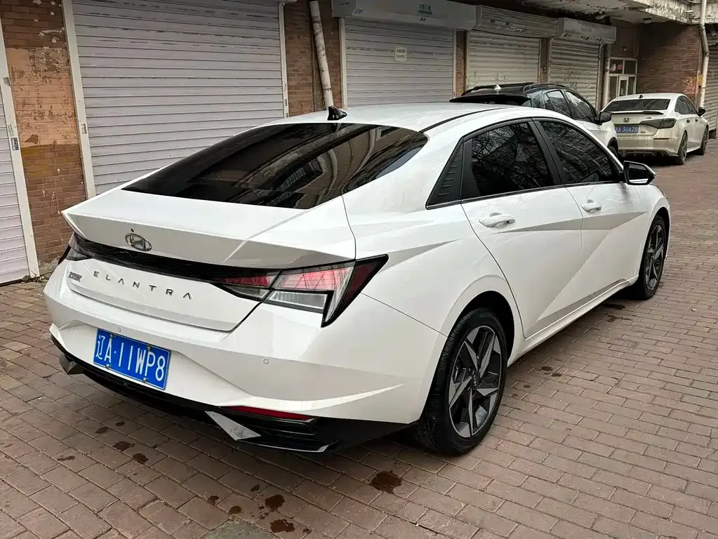 Hyundai Elantra — фото 4