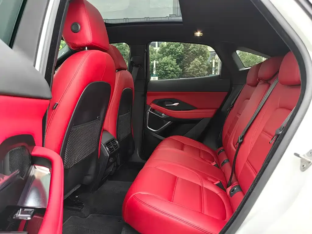 Jaguar E-PACE — фото 10