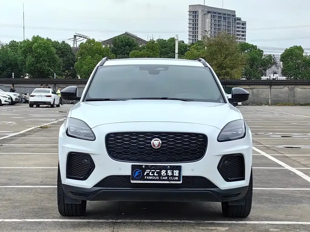 Jaguar E-PACE — фото 2