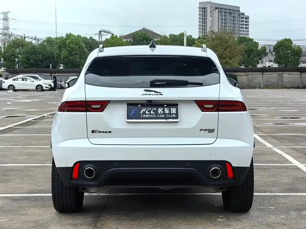 Jaguar E-PACE — фото 4