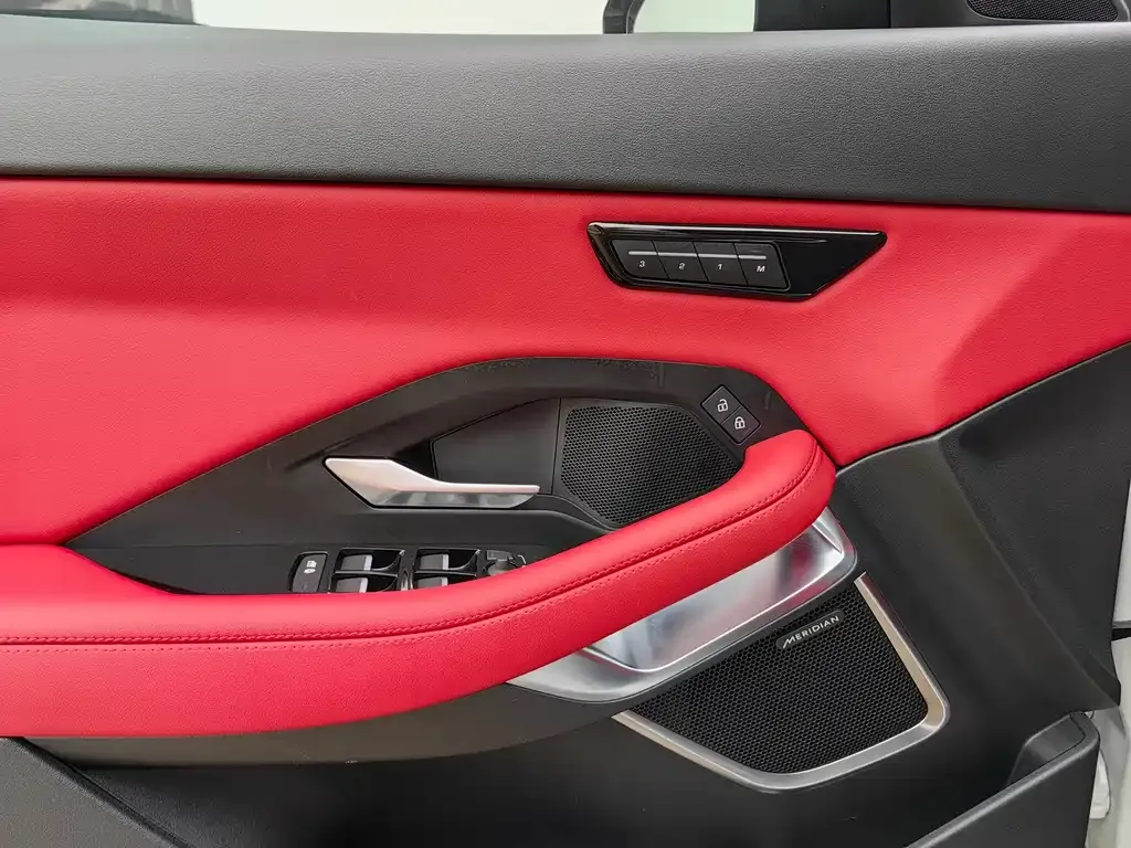 Jaguar E-PACE — фото 9