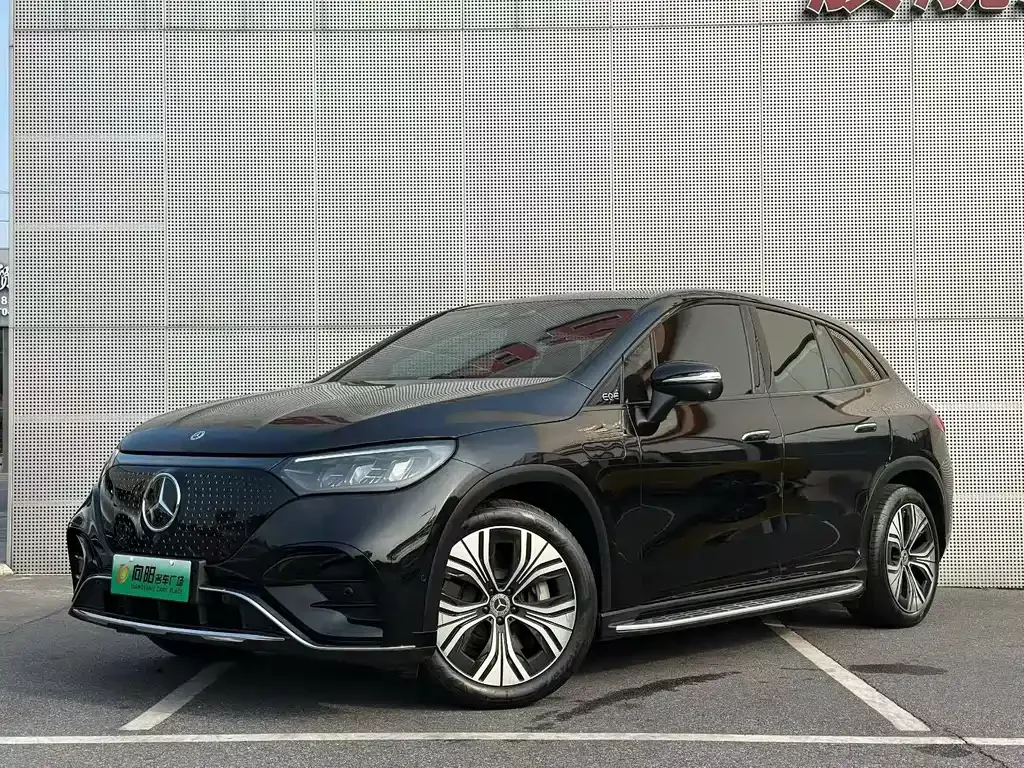 Mercedes-Benz EQE SUV — фото 1