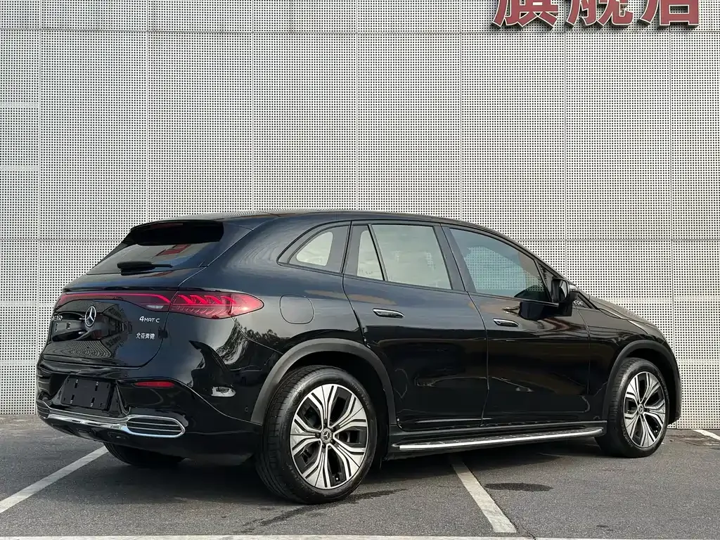 Mercedes-Benz EQE SUV — фото 4