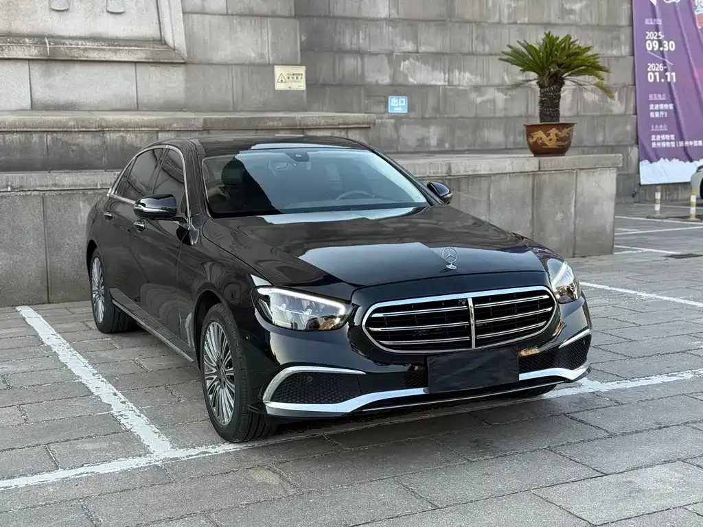 Mercedes-Benz E-Class — фото 3