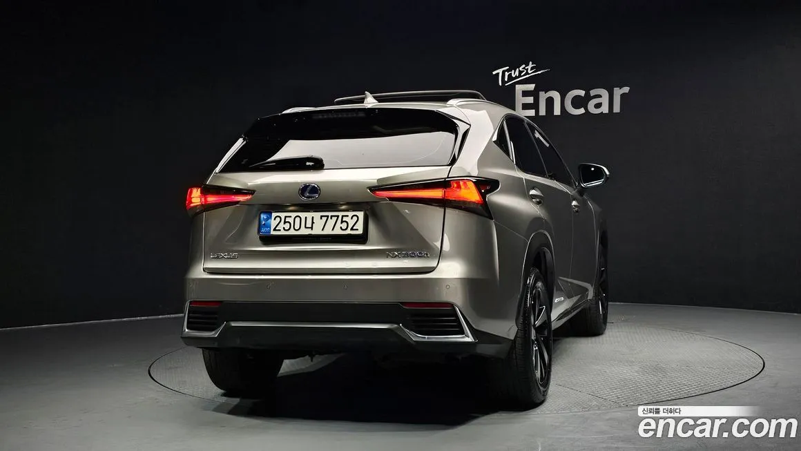 Lexus NX — фото 4