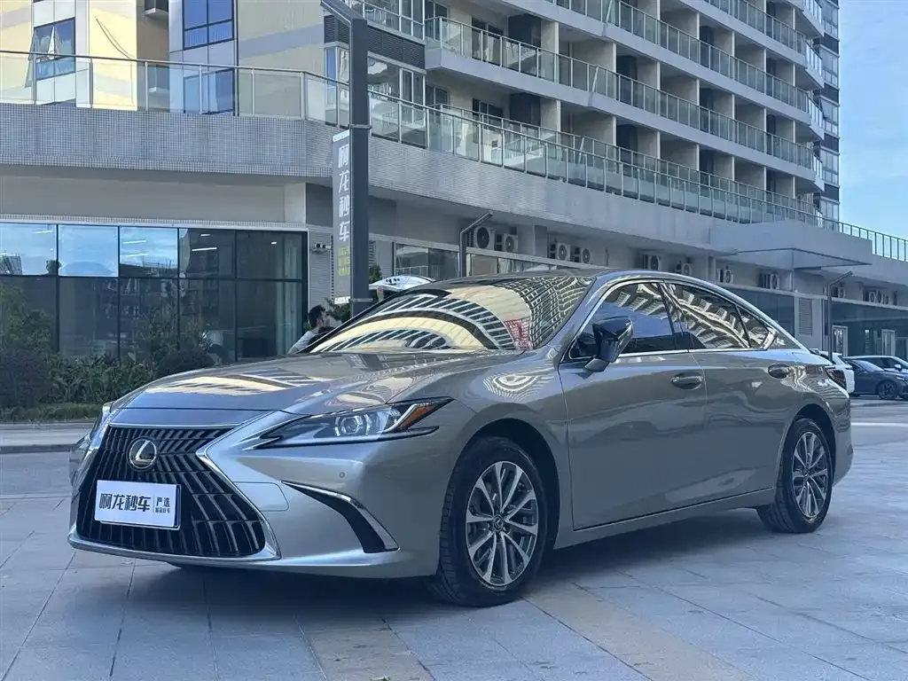 Lexus ES — фото 1