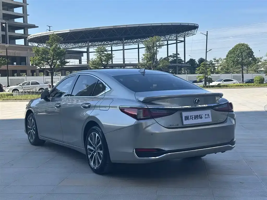 Lexus ES — фото 8