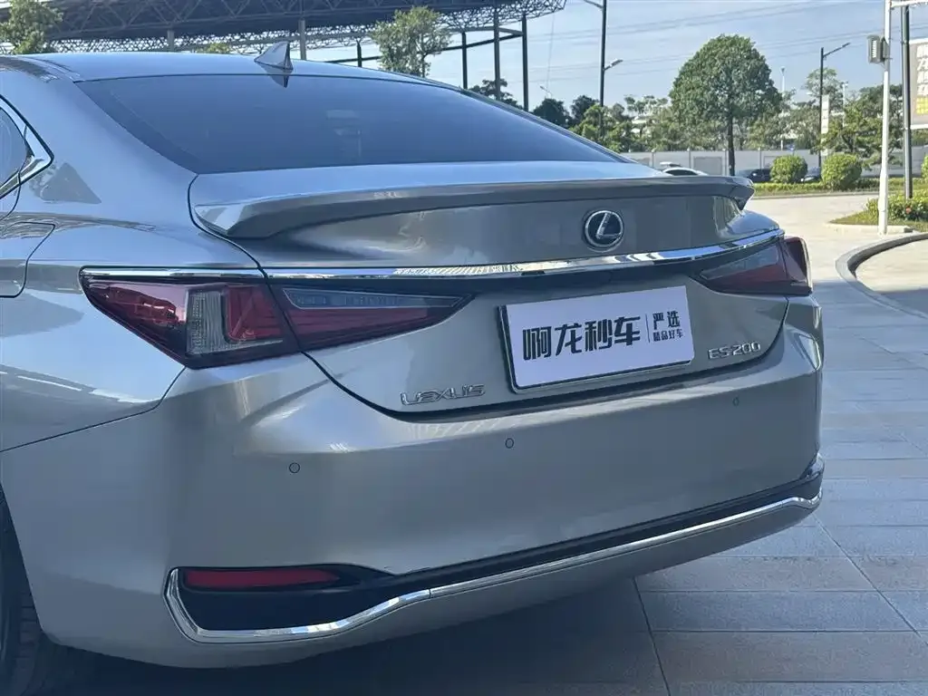 Lexus ES — фото 9